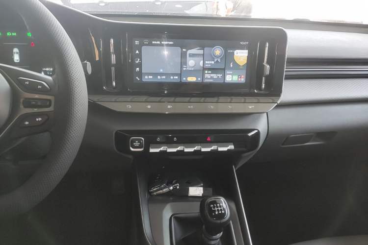 Used Baojun RC-5 2020 1.5L Manual Smart Luxury Edition Audio And AC Panel