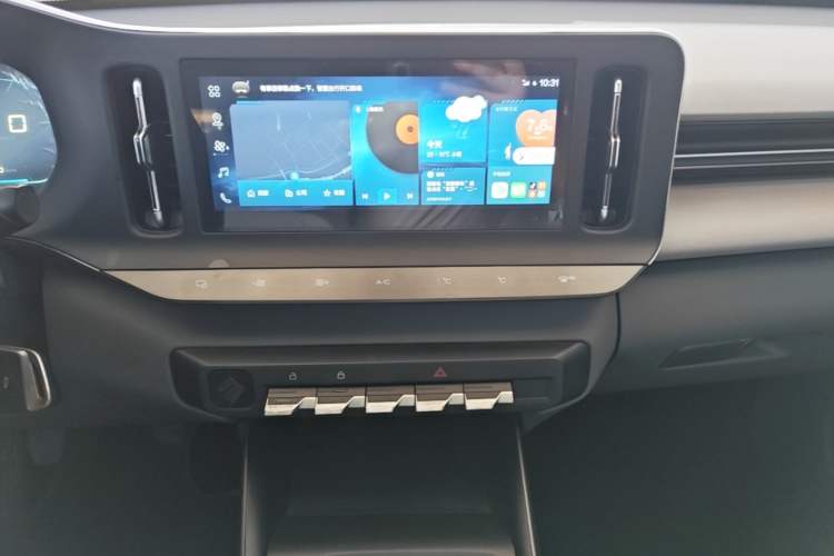 Used Baojun RC-5 2020 1.5L Manual Zhiyao Elite Edition Audio And AC Panel