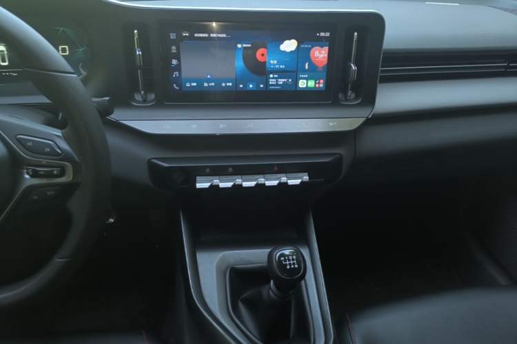 Used Baojun RC-5 2020 1.5L Manual Zhiyao Elite Edition Audio And AC Panel
