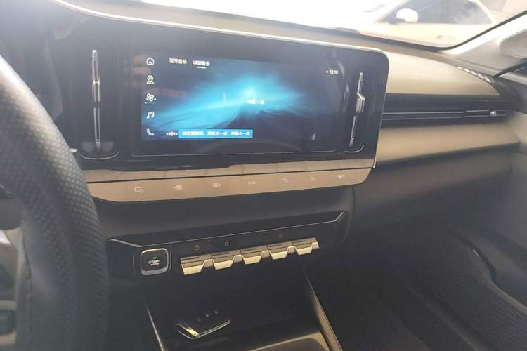 Used Baojun RC-5 2020 1.5L Manual Zhiyao Elite Edition Audio And AC Panel