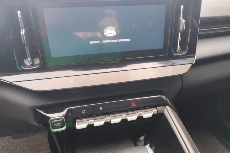 Used Baojun RC-5 2020 RC-5W 1.5T CVT Smart Luxury Edition Audio And AC Panel