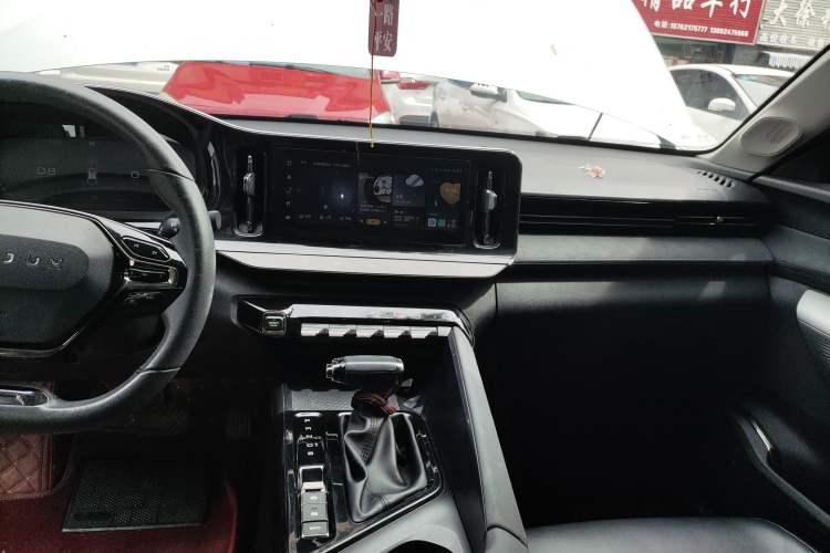 Used Baojun RC-5 2020 1.5T CVT Smart Shine Flagship Edition Audio And AC Panel