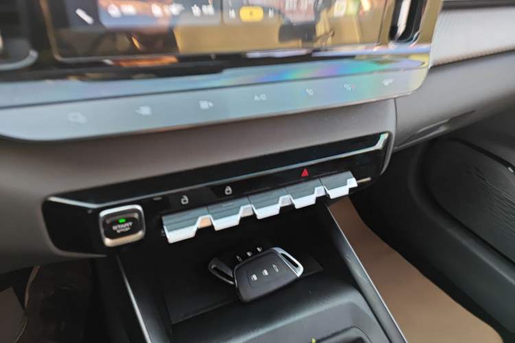 Used Baojun RC-5 2020 1.5L Manual Smart Luxury Edition Audio And AC Panel