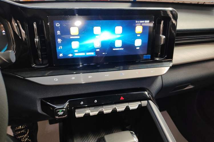 Used Baojun RC-5 2020 1.5T CVT Smart Shine Prestige Edition Audio And AC Panel