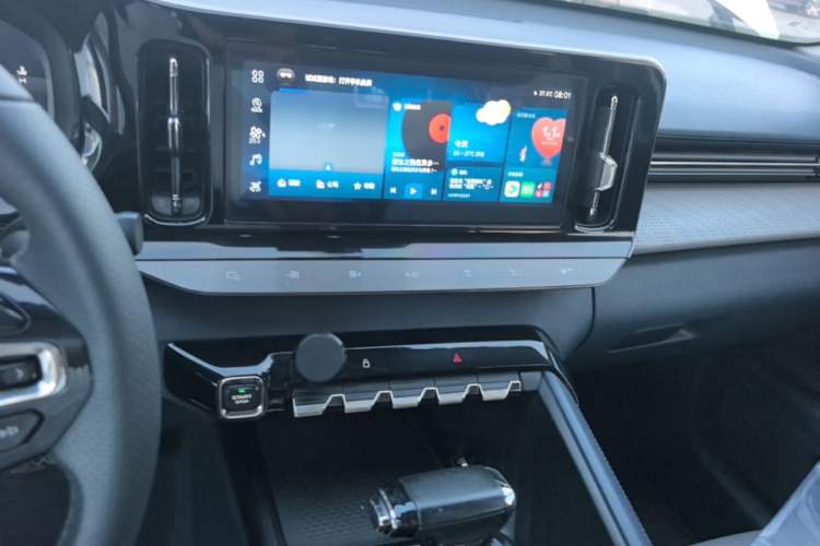 Used Baojun RC-5 2020 1.5T CVT Smart Shine Prestige Edition Audio And AC Panel