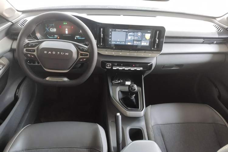 Used Baojun RC-5 2020 1.5L Manual Smart Luxury Edition Center Console