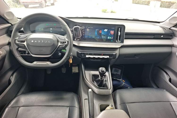Used Baojun RC-5 2020 1.5L Manual Zhiyao Elite Edition Center Console