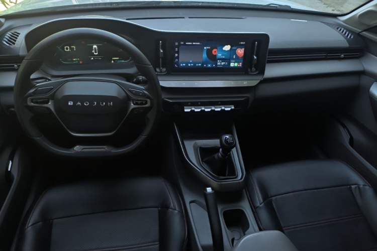 Used Baojun RC-5 2020 1.5L Manual Zhiyao Elite Edition Center Console