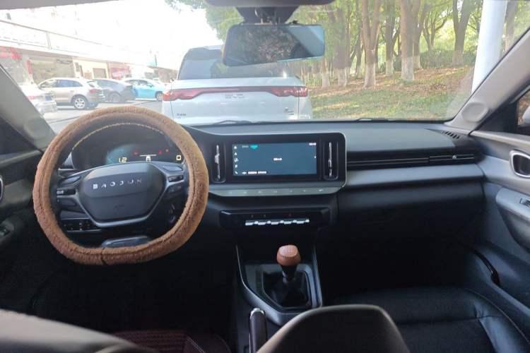 Used Baojun RC-5 2020 1.5L Manual Zhiyao Elite Edition Center Console