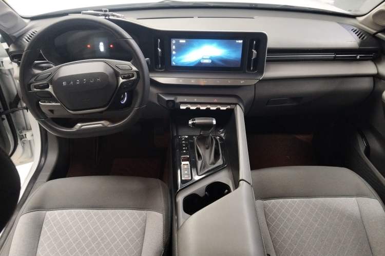 Used Baojun RC-5 2020 1.5L CVT Smart Elite Edition Center Console