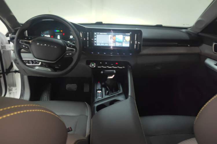 Used Baojun RC-5 2020 1.5T CVT Smart Luxury Edition Center Console
