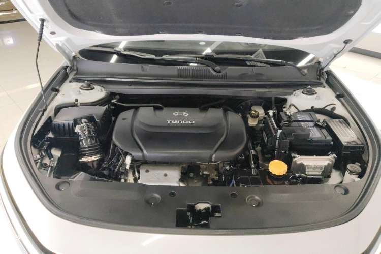 Used Baojun RC-5 2020 RC-5W 1.5T CVT Smart Luxury Edition Engine Bay