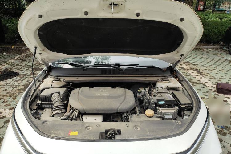 Used Baojun RC-5 2020 1.5T CVT Smart Shine Flagship Edition Engine Bay