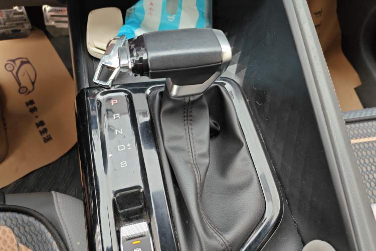 Used Baojun RC-5 2020 1.5T CVT Smart Luxury Edition Gear Lever