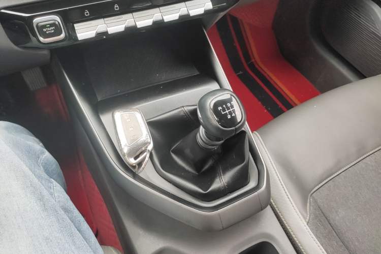 Used Baojun RC-5 2020 1.5T Manual Smart Luxury Edition Gear Lever