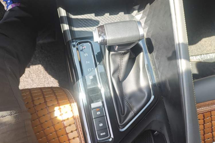 Used Baojun RC-5 2020 1.5T CVT Smart Luxury Edition Gear Lever