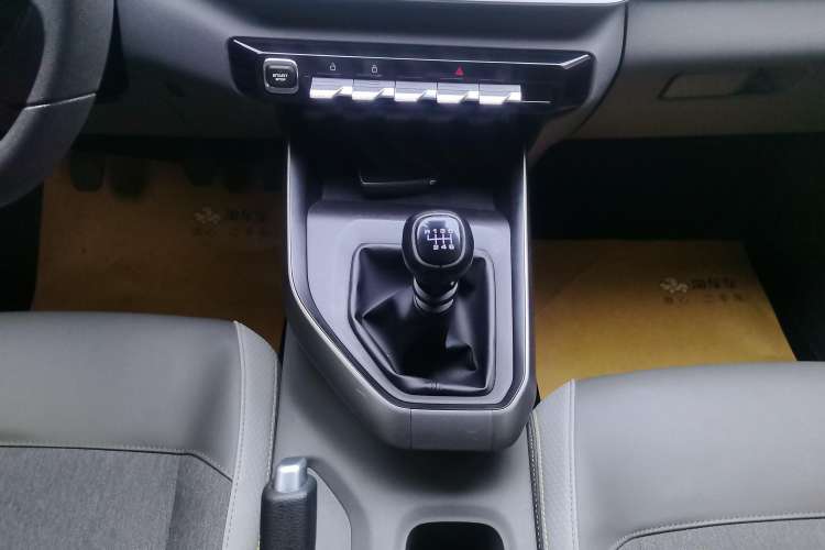 Used Baojun RC-5 2020 1.5L Manual Smart Luxury Edition Gear Lever