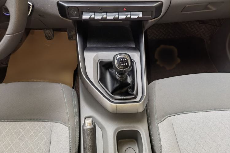Used Baojun RC-5 2020 1.5L Manual Zhiyao Elite Edition Gear Lever