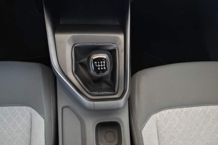 Used Baojun RC-5 2020 1.5L Manual Zhiyao Elite Edition Gear Lever