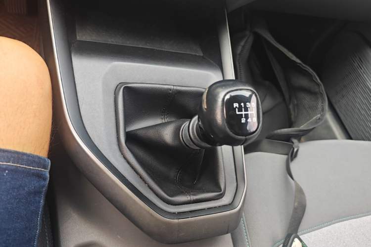 Used Baojun RC-5 2020 1.5L Manual Zhiyao Elite Edition Gear Lever