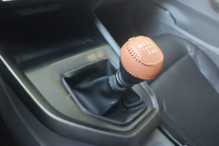 Used Baojun RC-5 2020 1.5L Manual Zhiyao Elite Edition Gear Lever