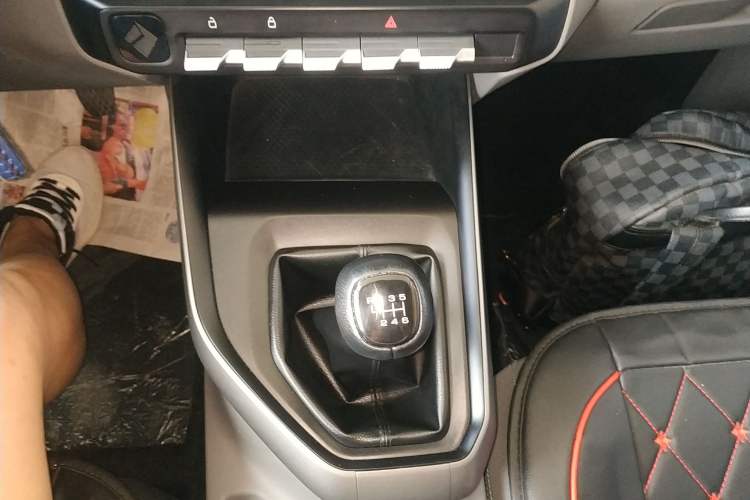 Used Baojun RC-5 2020 1.5L Manual Zhiyao Elite Edition Gear Lever