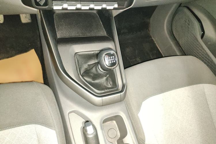 Used Baojun RC-5 2020 1.5L Manual Zhiyao Elite Edition Gear Lever