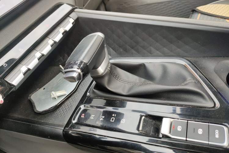 Used Baojun RC-5 2020 1.5T CVT Smart Luxury Edition Gear Lever