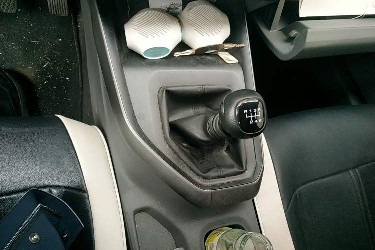 Used Baojun RC-5 2020 1.5L Manual Zhiyao Elite Edition Gear Lever