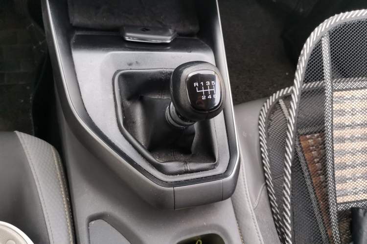 Used Baojun RC-5 2020 1.5L Manual Smart Luxury Edition Gear Lever