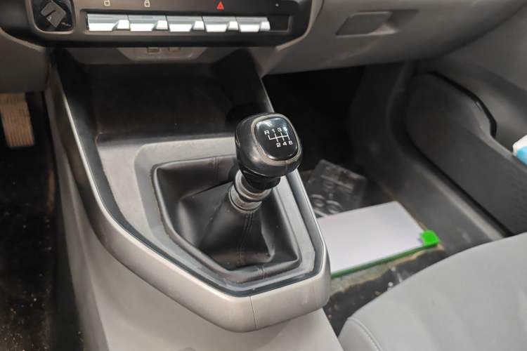 Used Baojun RC-5 2020 1.5L Manual Zhiyao Elite Edition Gear Lever