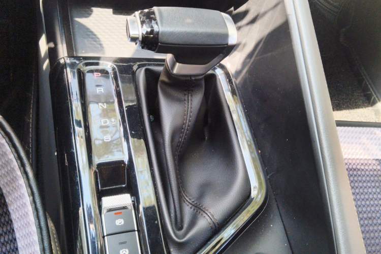 Used Baojun RC-5 2020 1.5T CVT Smart Luxury Edition Gear Lever