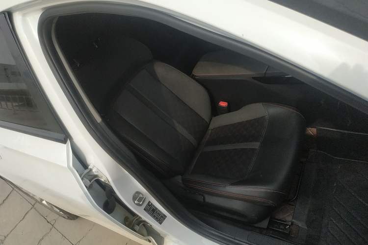 Used Baojun RC-5 2020 RC-5W 1.5T CVT Smart Shine Prestige Model Interior 1