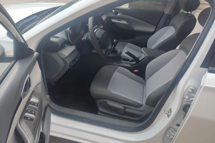 Used Baojun RC-5 2020 1.5L Manual Zhiyao Elite Edition Interior 2