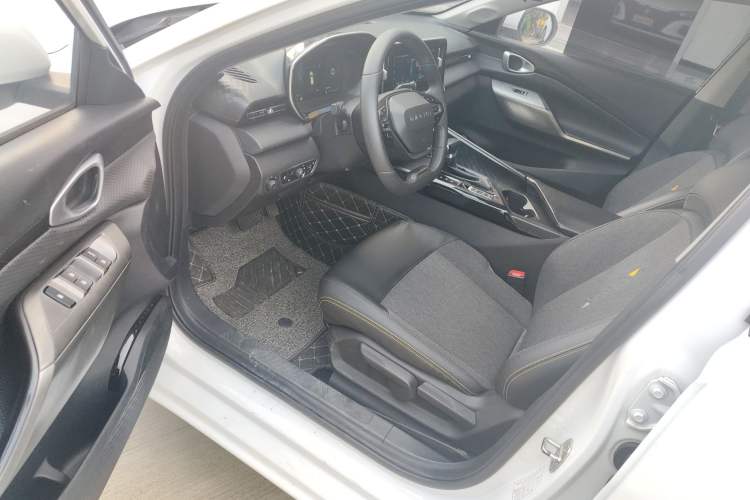 Used Baojun RC-5 2020 RC-5W 1.5T CVT Smart Luxury Edition Interior 2