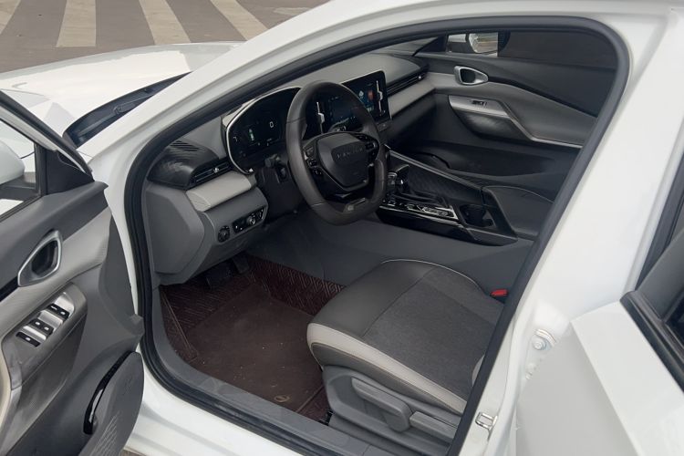 Used Baojun RC-5 2020 1.5T CVT Smart Luxury Edition Interior 2