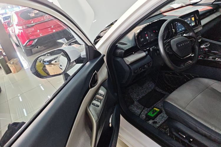 Used Baojun RC-5 2020 1.5T CVT Smart Shine Prestige Edition Interior 3