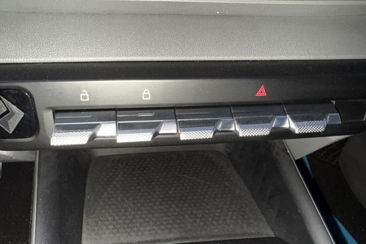 Used Baojun RC-5 2020 RC-5W 1.5L Manual Zhizhao Elite Edition Interior 3