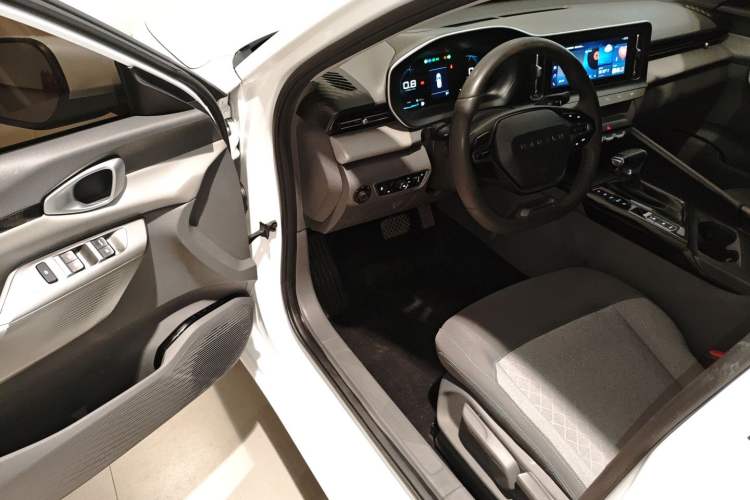 Used Baojun RC-5 2020 1.5L CVT Smart Elite Edition Interior 3