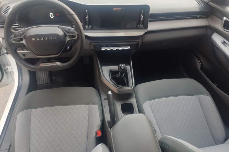 Used Baojun RC-5 2020 1.5L Manual Zhiyao Elite Edition Interior 4