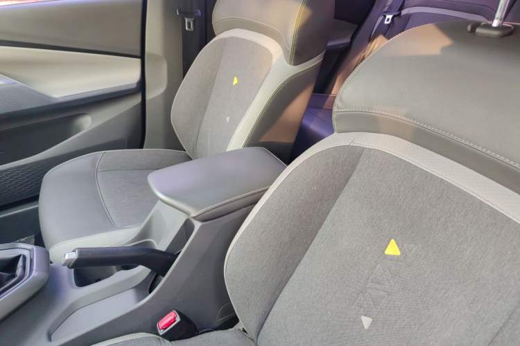 Used Baojun RC-5 2020 1.5L Manual Smart Luxury Edition Interior 4