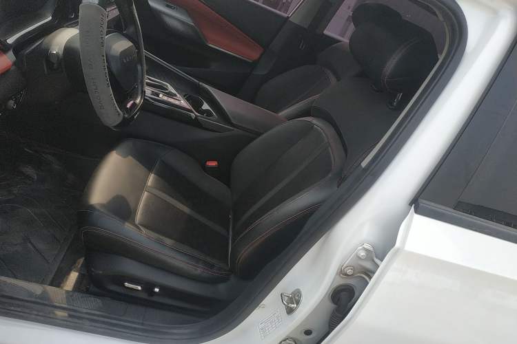Used Baojun RC-5 2020 RC-5W 1.5T CVT Smart Shine Prestige Model Interior 5