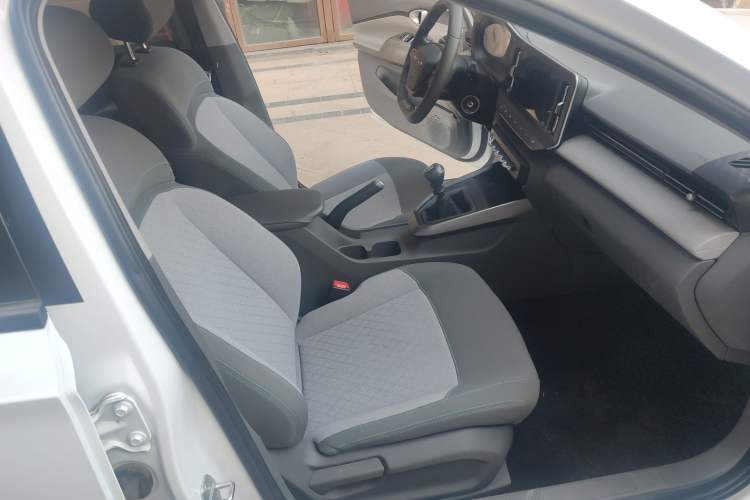 Used Baojun RC-5 2020 1.5L Manual Zhiyao Elite Edition Interior 5