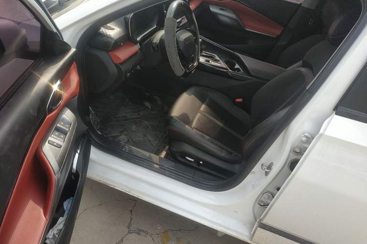 Used Baojun RC-5 2020 RC-5W 1.5T CVT Smart Shine Prestige Model Interior 6