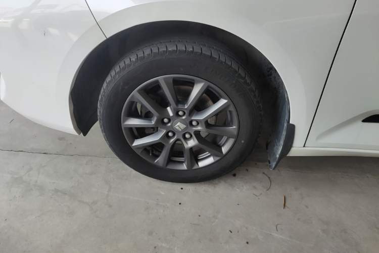 Used Baojun RC-5 2020 1.5L Manual Smart Luxury Edition Left Front Wheel Hub