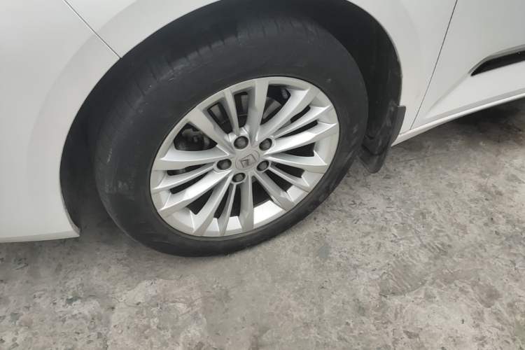 Used Baojun RC-5 2020 1.5T Manual Smart Luxury Edition Left Front Wheel Hub