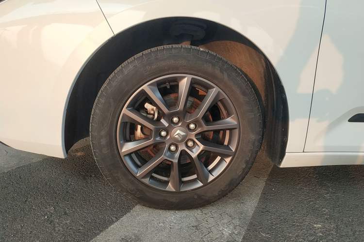 Used Baojun RC-5 2020 1.5L CVT Smart Elite Edition Left Front Wheel Hub