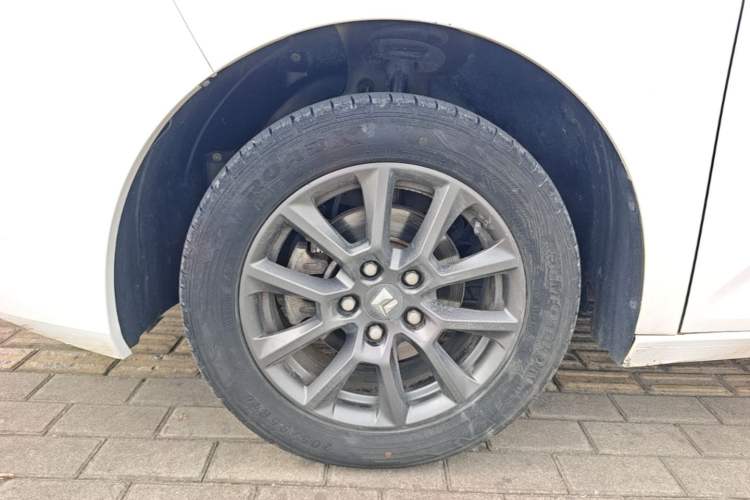 Used Baojun RC-5 2020 1.5L Manual Zhiyao Elite Edition Left Front Wheel Hub