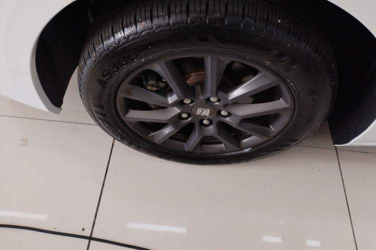 Used Baojun RC-5 2020 RC-5W 1.5L Manual Zhizhao Elite Edition Left Front Wheel Hub