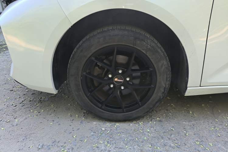 Used Baojun RC-5 2020 1.5L Manual Zhiyao Elite Edition Left Front Wheel Hub